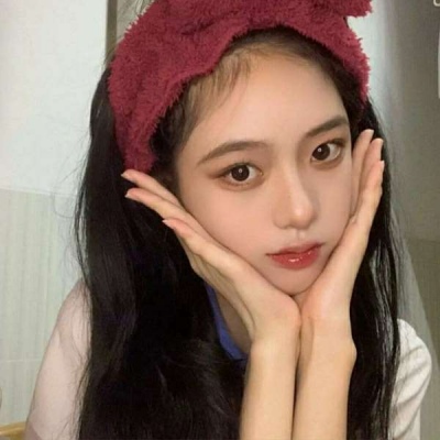 2021红衣服小清新头像女生图片