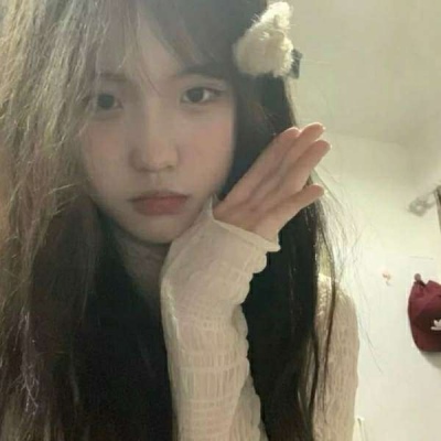 2021红衣服小清新头像女生图片