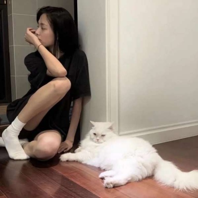 头像图片2021最自然黑白背影动画图片女生头像图片