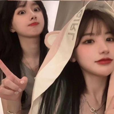 高清2021最火超甜闺蜜锁骨发的女生头像图片