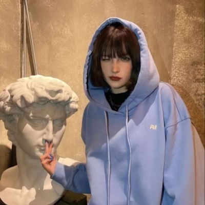 流行2021超好看女生抱猫qq头像图片