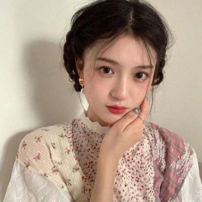 流行2021超好看女生抱猫qq头像图片