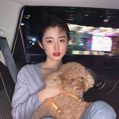 流行2021超好看女生抱猫qq头像图片