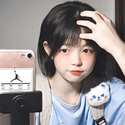 流行2021超好看女生抱猫qq头像图片