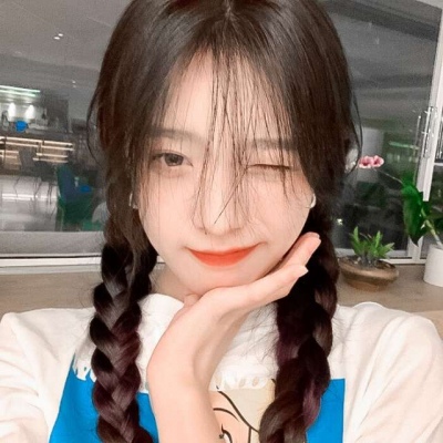 流行2021超好看女生抱猫qq头像图片