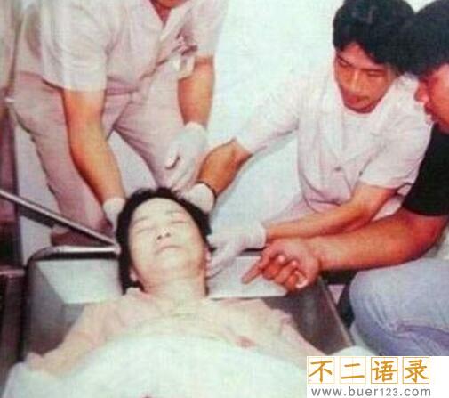 邓丽君死亡的真相揭秘,脸上现巴掌印(死后三次托梦)图片