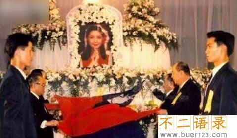 邓丽君死亡的真相揭秘,脸上现巴掌印(死后三次托梦)图片