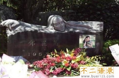 邓丽君死亡的真相揭秘,脸上现巴掌印(死后三次托梦)图片