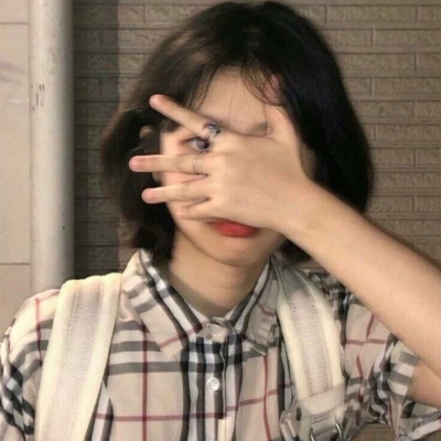 唯美意境吃西瓜的女生动漫头像欧美图片