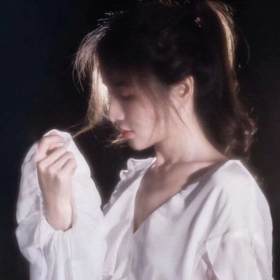 唯美意境吃西瓜的女生动漫头像欧美图片