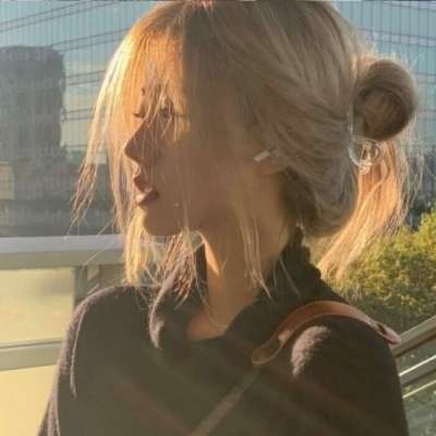 唯美意境吃西瓜的女生动漫头像欧美图片