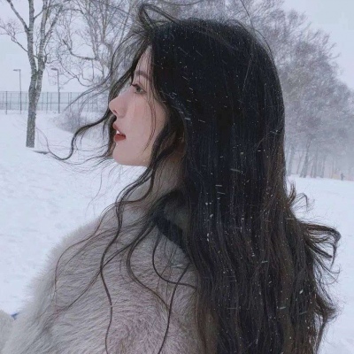 唯美意境吃西瓜的女生动漫头像欧美图片