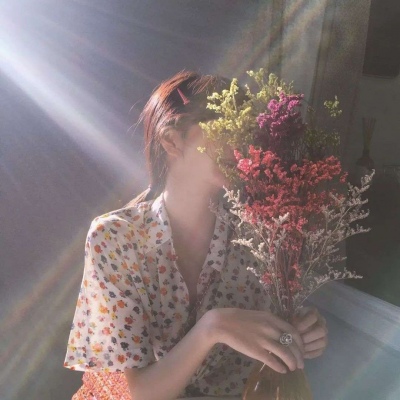唯美意境吃西瓜的女生动漫头像欧美图片