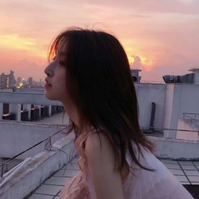 唯美意境吃西瓜的女生动漫头像欧美图片