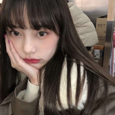 2021好看的流行照片可盐可甜漫画头像女生图片