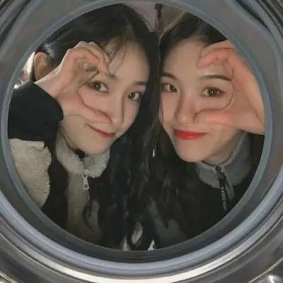 2021年最火的闺蜜可爱的戴眼镜动漫女生头像卡通图片图片