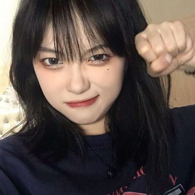2021年最火的闺蜜可爱的戴眼镜动漫女生头像卡通图片图片