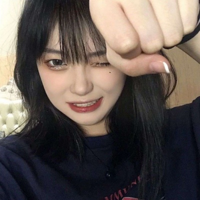 2021年最火的闺蜜可爱的戴眼镜动漫女生头像卡通图片图片