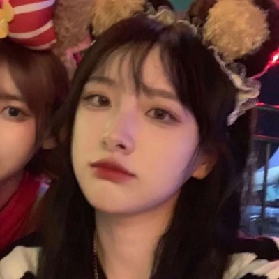 2021年最火的闺蜜可爱的戴眼镜动漫女生头像卡通图片图片