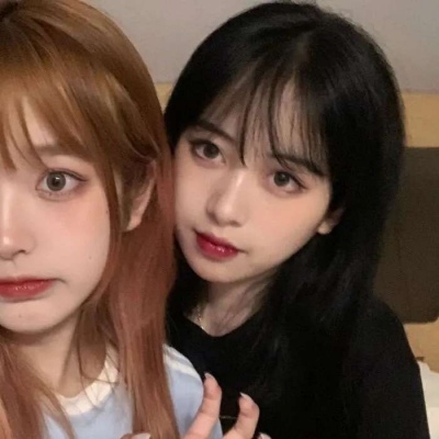2021年最火的闺蜜可爱的戴眼镜动漫女生头像卡通图片图片