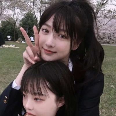 2021年最火的闺蜜可爱的戴眼镜动漫女生头像卡通图片图片