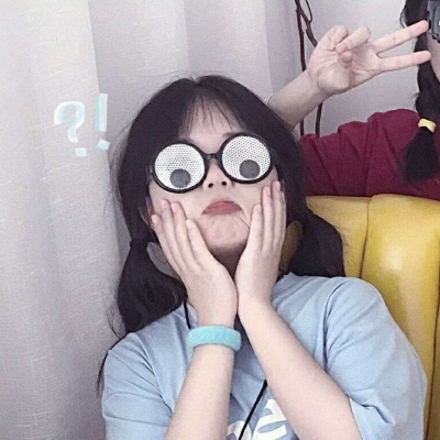 2021年最火的闺蜜可爱的戴眼镜动漫女生头像卡通图片图片