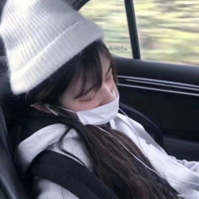 2021眼镜系女生头像可爱图片