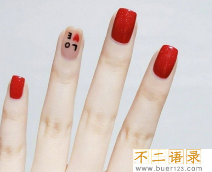 2018适合夏天的单色美甲 2018美甲图片最新款型图片