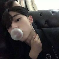 微信情侣头像女生拽男生领带动漫图片