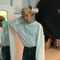 微信情侣头像女生拽男生领带动漫图片