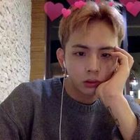 微信情侣头像女生拽男生领带动漫图片