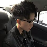 微信情侣头像女生拽男生领带动漫图片