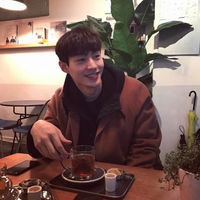 微信自拍风个性男生漫画头像霸道图片