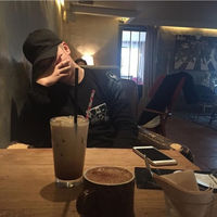 微信自拍风个性男生漫画头像霸道图片