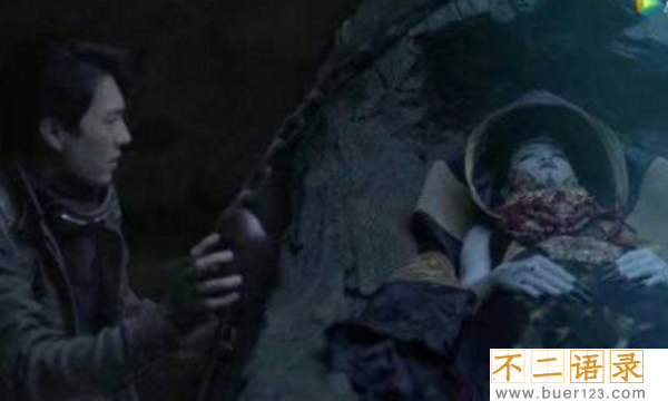 shirley杨的身世之谜,到底是不是精绝女王转世?(长的一模一样)图片