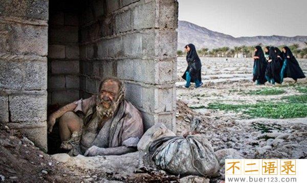 震撼世界的十大怪人 吃飞机/60年不洗澡的人你见过吗?