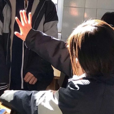 2021最流行的遮脸照片女生头像13