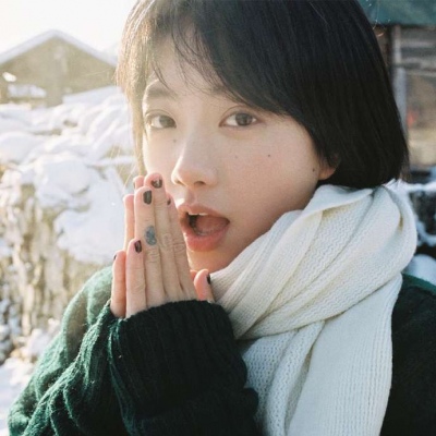 2021最流行的遮脸照片女生头像13图片