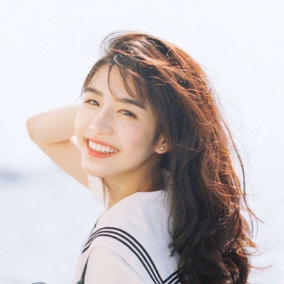 2021最流行的遮脸照片女生头像13图片