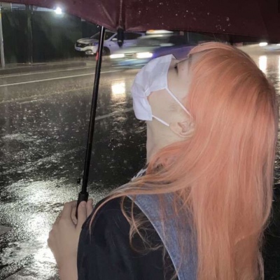 2021最流行的遮脸照片女生头像13图片