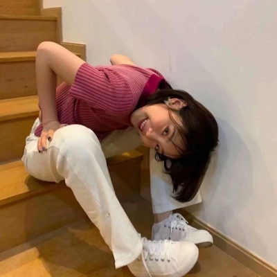 优质好看的2021超火女生头像加白边图片