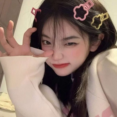 优质好看的2021超火女生头像加白边图片