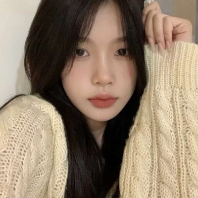 优质好看的2021超火女生头像加白边图片