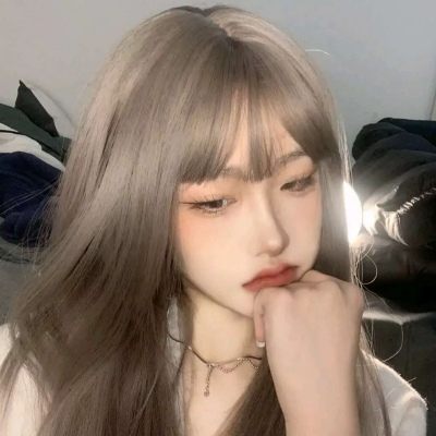 优质好看的2021超火女生头像加白边图片