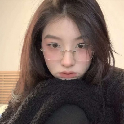优质好看的2021超火女生头像加白边图片