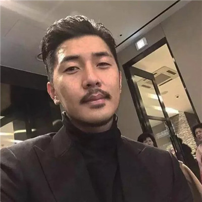 成熟稳重的男生没进班级群的时候的头像图片
