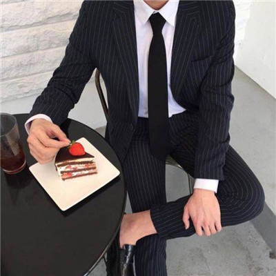 成熟稳重的男生没进班级群的时候的头像图片