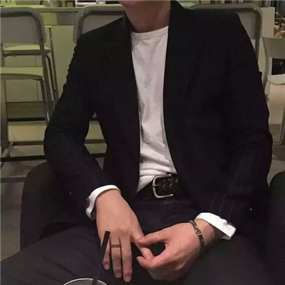 成熟稳重的男生没进班级群的时候的头像图片