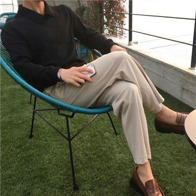 成熟稳重的男生没进班级群的时候的头像图片