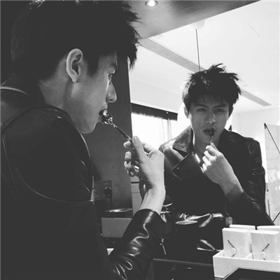 漫画头像男生冷酷紫图片